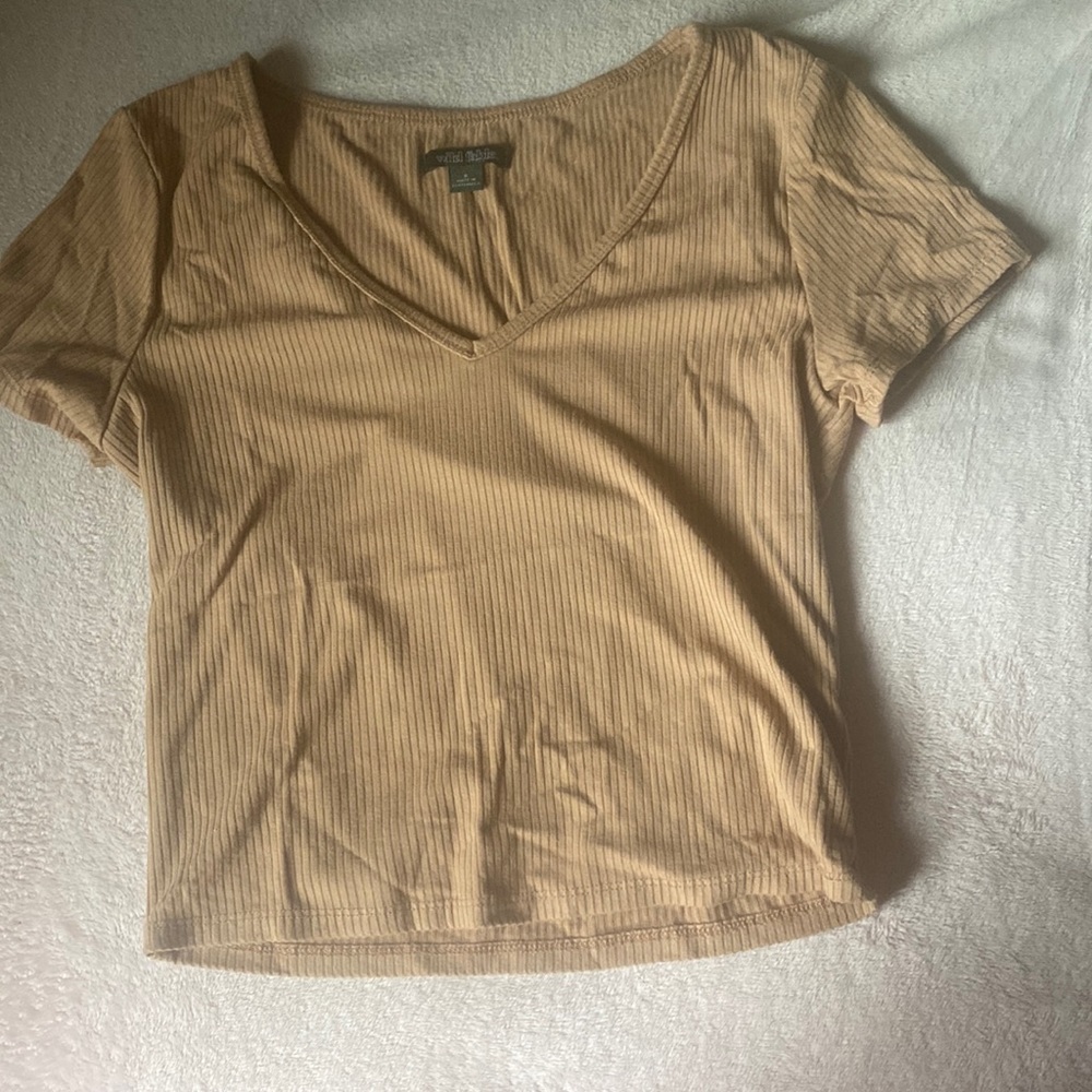 Wild Fable salmon ribbed v neck tee cropped